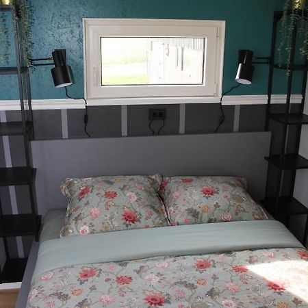 Boerenchalet Dirk, Minicamping De Grutte Earen Burum Экстерьер фото